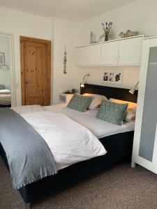 Ένα ή περισσότερα κρεβάτια σε δωμάτιο στο Gästehaus Alwine Wohnung 7