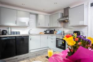 Galeriebild der Unterkunft Hebburn House By Horizon Stays in Stockton-on-Tees