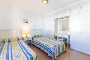 Apartamentos Flamingo客房内的一张或多张床位