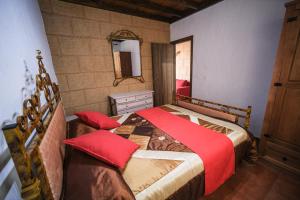 a bedroom with two beds with red pillows at Club JM Lanzarote in Tabayesco