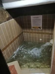a bath tub filled with water in a bathroom at Hotel Hacienda El Salitre in Paipa