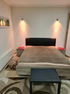 Rúm í herbergi á Divcibare apartmani Gavrić