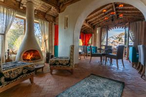 Ein Sitzbereich in der Unterkunft Dar Echchaouen Maison d'Hôtes & Riad