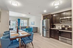 Küche/Küchenzeile in der Unterkunft Orlando Resort Rentals at Universal Boulevard