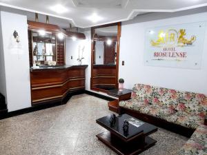 
The lobby or reception area at Hotel Riosulense
