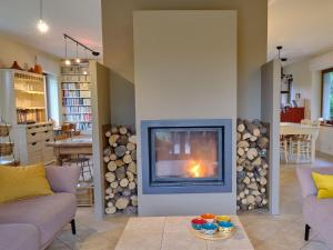 Posezení v ubytování Holiday Home in Chimay near Rance Forest + 22 fotografií
