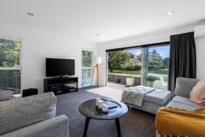 Et sittehjørne på Stunning Tranquil Home with Green Space Views