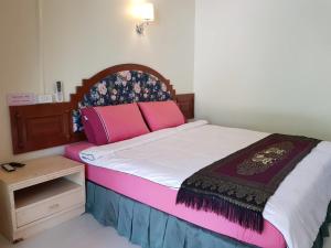Postel nebo postele na pokoji v ubytování Discovery House Hotel SHA Plus