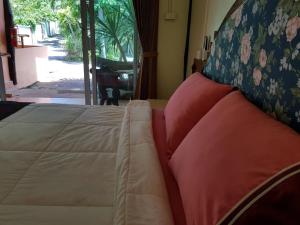 Postel nebo postele na pokoji v ubytování Discovery House Hotel SHA Plus
