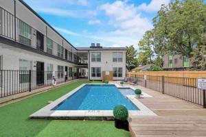 Πισίνα στο ή κοντά στο Urban Relaxation 2 BR Apartment
