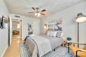 Ένα ή περισσότερα κρεβάτια σε δωμάτιο στο Urban Relaxation 2 BR Apartment +8 φωτογραφίες