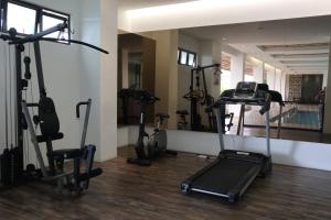 Gimnasio o instalaciones de fitness de Zen66 @ Roxy Serviced Apartment