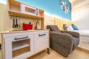 Una cama o camas en una habitación de Playful Paradise