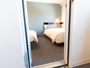 Postel nebo postele na pokoji v ubytování Super Hotel Ishikawa Nomineagari Smart Inter