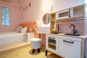 Una cocina o kitchenette en Playful Paradise