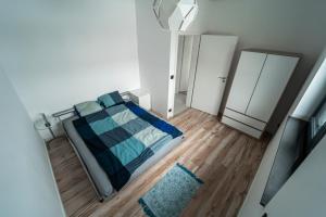 Llit o llits en una habitació de Mała Chorwacja