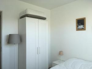 A bed or beds in a room at Cabourg, T2 parfait pour vous ! Proche plage et centre-ville, 2 à 4 pers.