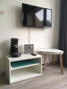 A television and/or entertainment centre at Cabourg, T2 parfait pour vous ! Proche plage et centre-ville, 2 à 4 pers.