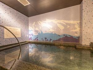 Bazén v ubytování Super Hotel Ishikawa Nomineagari Smart Inter nebo v jeho okolí