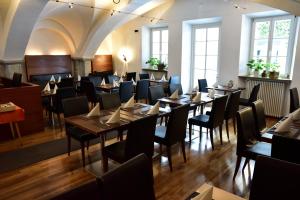 Restoran või mõni muu söögikoht majutusasutuses Hotel Krone