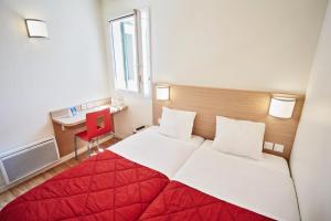 A bed or beds in a room at Premiere Classe Cergy Saint Christophe