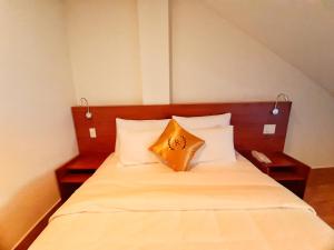 Postel nebo postele na pokoji v ubytování Rinny Hotel