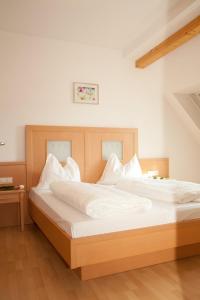 Postel nebo postele na pokoji v ubytování Raiffeisenhof Appartements