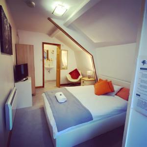 a bedroom with a large bed and a television at Woodland Lodge in Hoddesdon