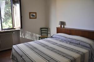 A bed or beds in a room at La Colombera in Toscana