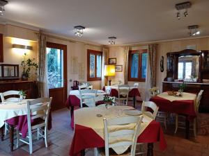 Un restaurant u otro lugar para comer en Borgo D'Asolo