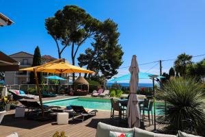 Bazén v ubytování B&B Val D'azur nebo v jeho okolí