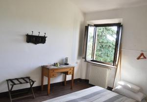 A bed or beds in a room at La Colombera in Toscana