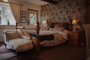 Gallery image of Over The Bridge Guest House in Ripponden