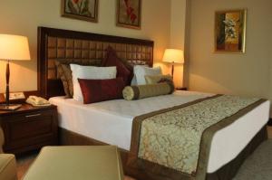 A bed or beds in a room at Crowne Plaza Istanbul Asia by IHG