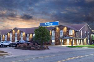 a building with a street sign in front of it at Travelodge by Wyndham Elkhart in Elkhart