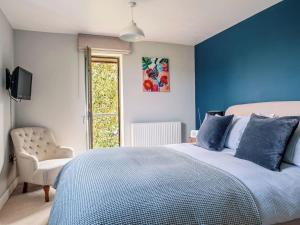 A bed or beds in a room at Manor Barn 