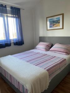 Postel nebo postele na pokoji v ubytování Apartments Nešić Peroj