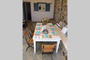 Afbeelding uit fotogalerij van Chez Semiramis The Summer Breeze House for 13 persons 5'min from the beach in Serifos Chora