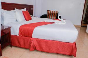 Ein Bett oder Betten in einem Zimmer der Unterkunft The Kyaka Hotel