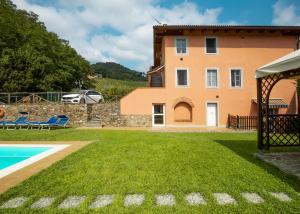 a villa with a swimming pool and a house at Agriturismo Tenuta Adamo in Lucca