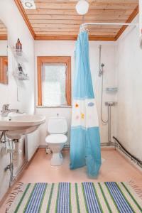 Koupelna v ubytování Tyngsjö Vildmark + 37 fotografií