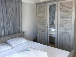 a bedroom with a bed and two closets at Panoramisch appartement tussen zee ,bos en de duinen in De Panne