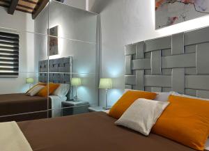 A seating area at Apartaments y Habitacions Entre Volcans