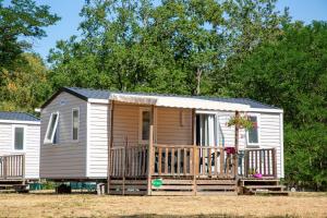 Gallery image of Camping de l'île in Bannay