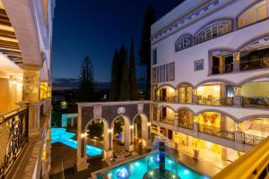 Bazén v ubytování HOTEL & SPA MANSION SOLIS by HOTSSON nebo v jeho okolí