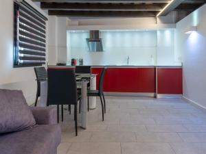 A kitchen or kitchenette at Apartaments y Habitacions Entre Volcans