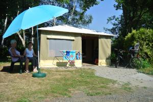 モンルイ・シュル・ロワールにあるCamping de Montlouis-sur-Loireのギャラリーの写真