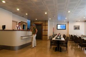 イスタンブールにあるHaydarpasa Hotelの二人立ち