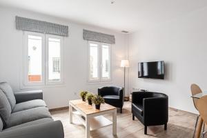 Televízia a/alebo spoločenská miestnosť v ubytovaní Apartamentos Wamba