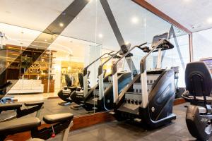 Posilňovňa alebo fitness centrum v ubytovaní HOTEL & SPA MANSION SOLIS by HOTSSON